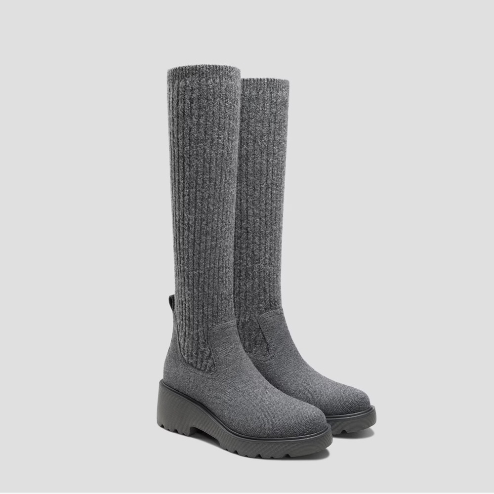 Like New!! Cozy Grey Knit Platform Women's Ankle Boots - Picture 4 of 4